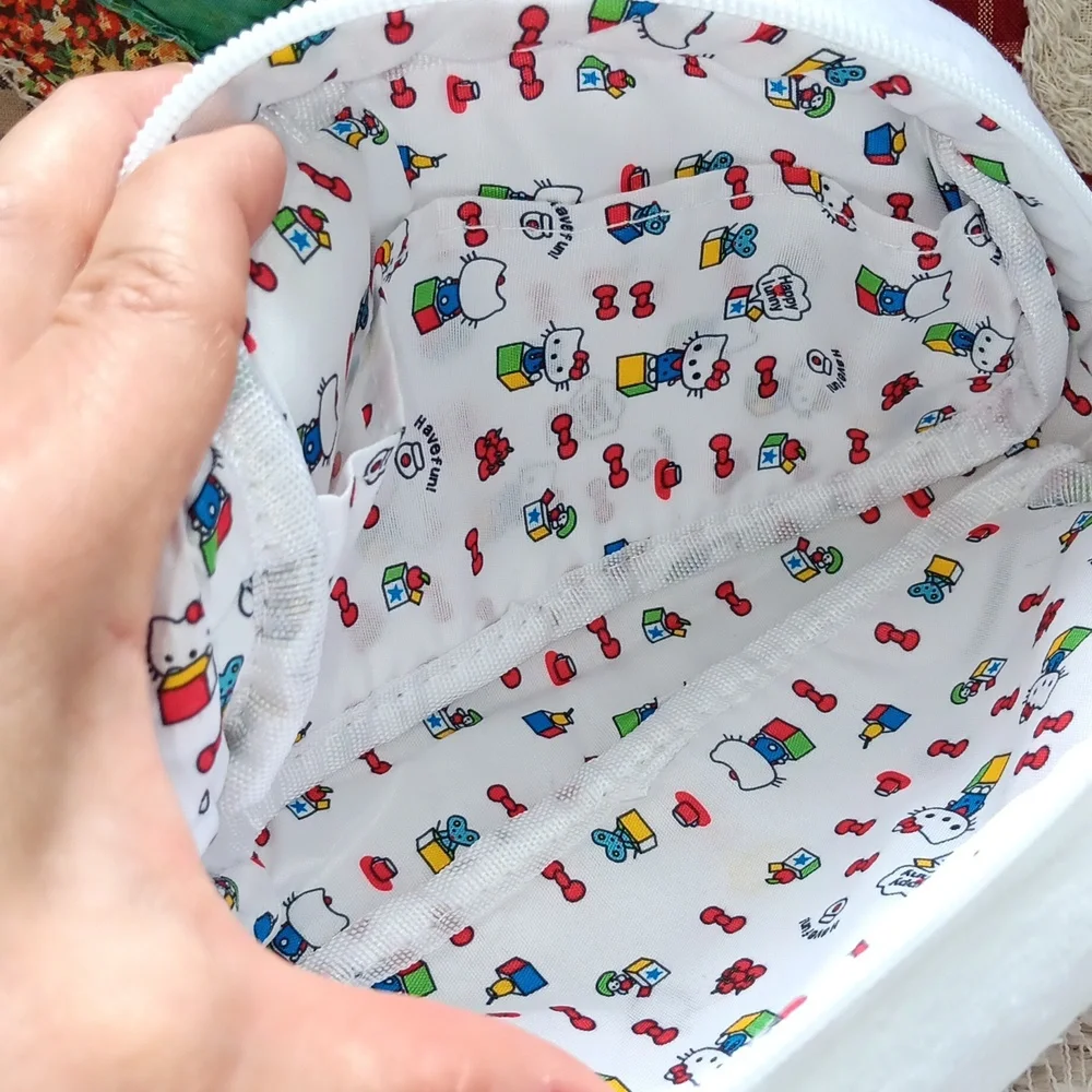 🆕️HELLO KITTY COSMETIC BAG WITH LINED INTERIOR WITH POCKET